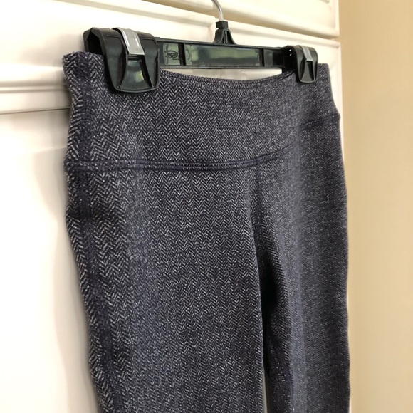 Ivivva by Lululemon girls reversible leggings 🍋 - Picture 4 of 9